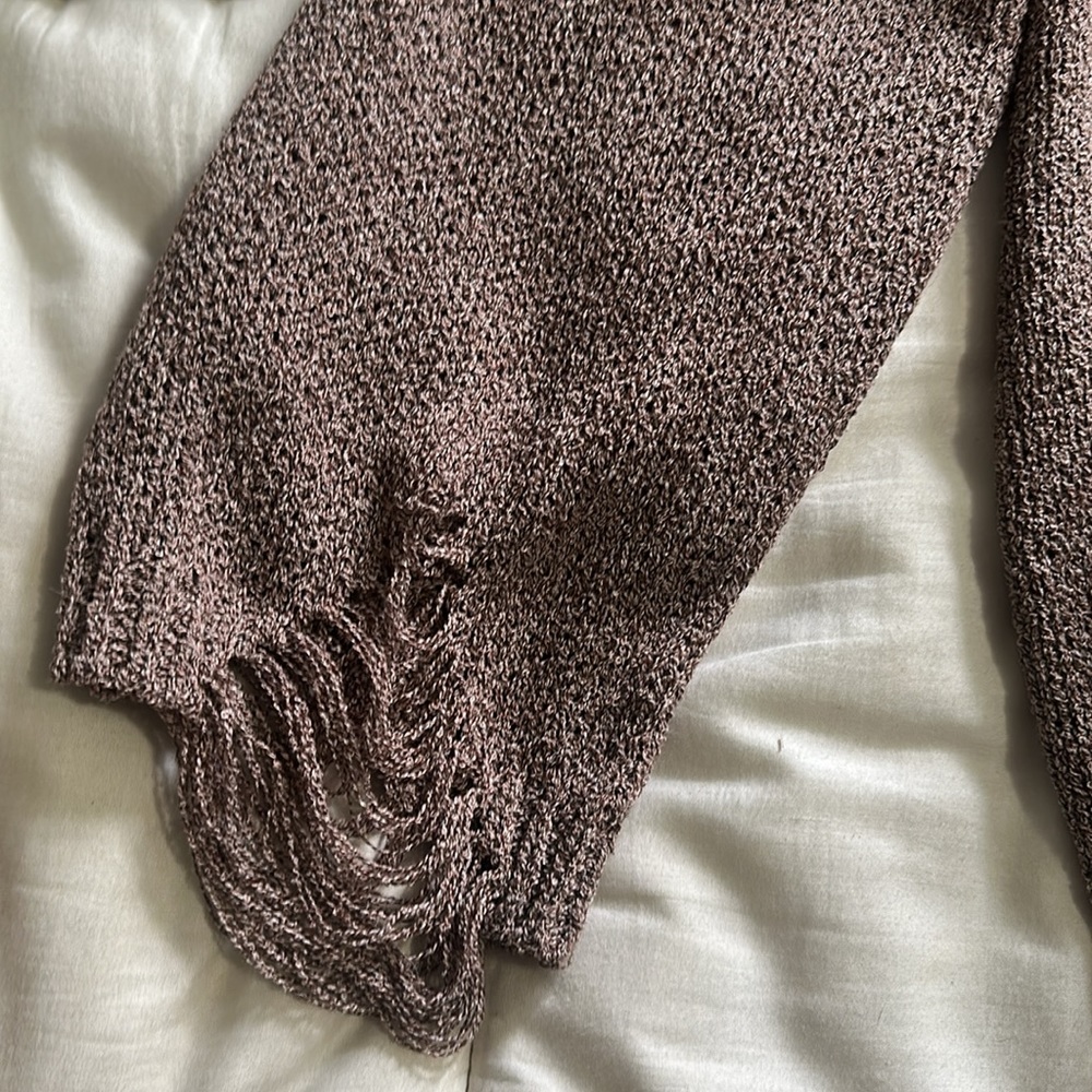 Distressed sweater - Picture 2 of 3